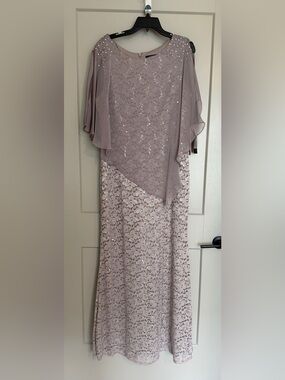 Ignite Evenings short sleeve boat neck gown